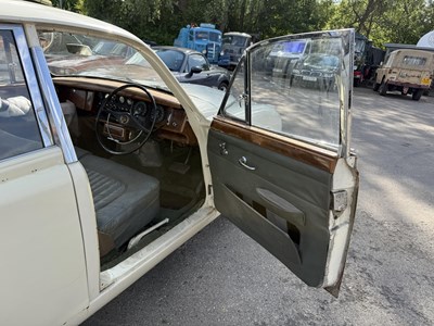 Lot 57 - 1964 Daimler 250