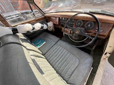 Lot 57 - 1964 Daimler 250
