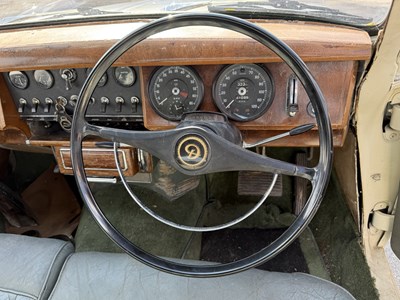 Lot 57 - 1964 Daimler 250