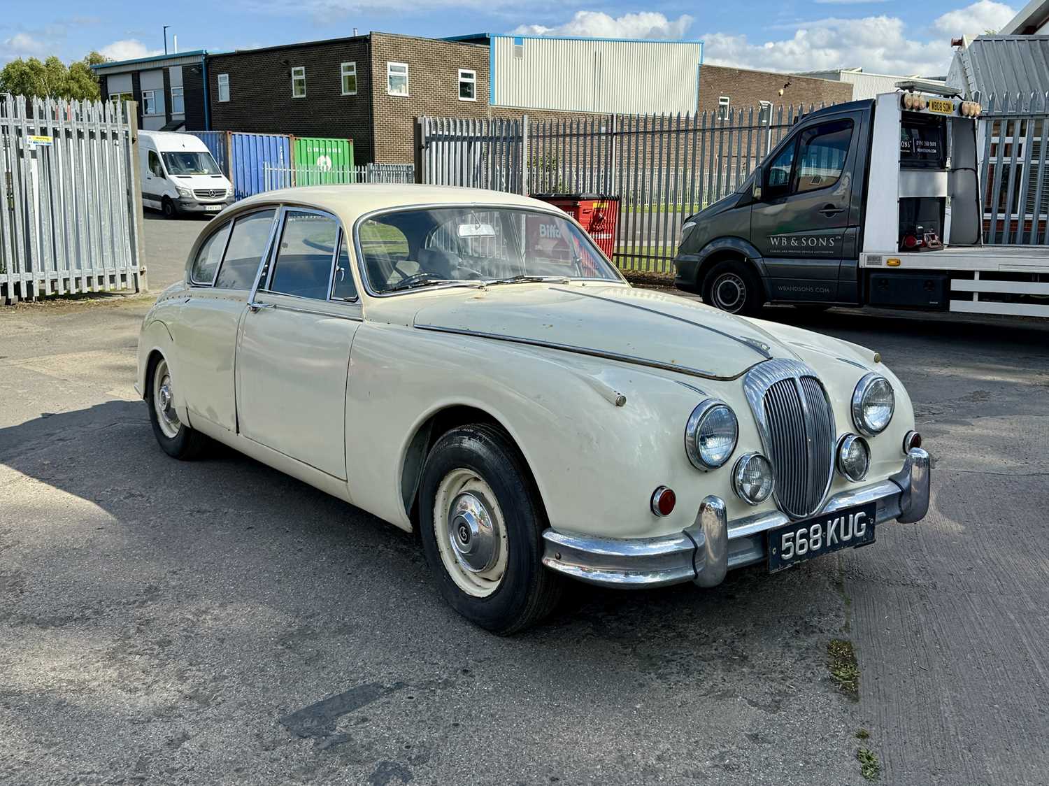 Lot 57 - 1964 Daimler 250