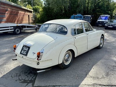 Lot 57 - 1964 Daimler 250