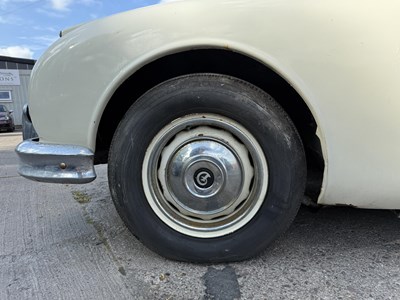 Lot 57 - 1964 Daimler 250
