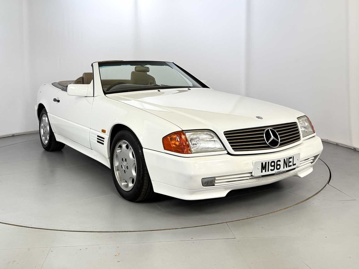 Lot 3 - 1994 Mercedes-Benz SL280