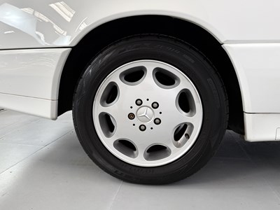 Lot 3 - 1994 Mercedes-Benz SL280