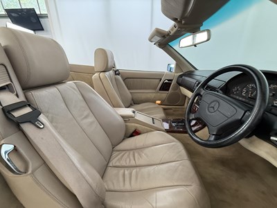 Lot 3 - 1994 Mercedes-Benz SL280