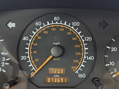 Lot 3 - 1994 Mercedes-Benz SL280