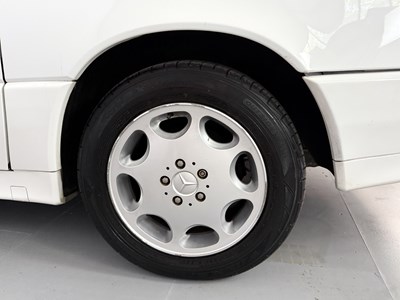 Lot 3 - 1994 Mercedes-Benz SL280