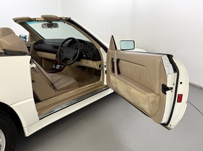 Lot 3 - 1994 Mercedes-Benz SL280