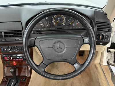 Lot 3 - 1994 Mercedes-Benz SL280