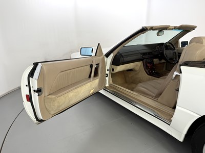 Lot 3 - 1994 Mercedes-Benz SL280