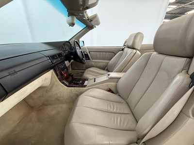 Lot 3 - 1994 Mercedes-Benz SL280