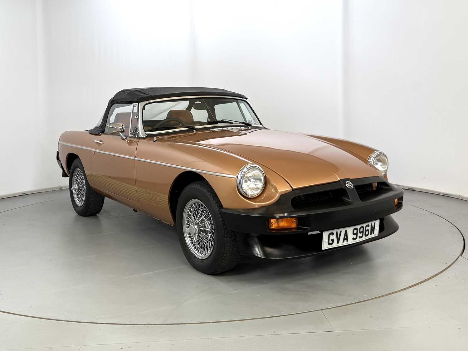 Lot 6 - 1981 MG B LE Roadster