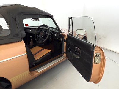 Lot 6 - 1981 MG B LE Roadster