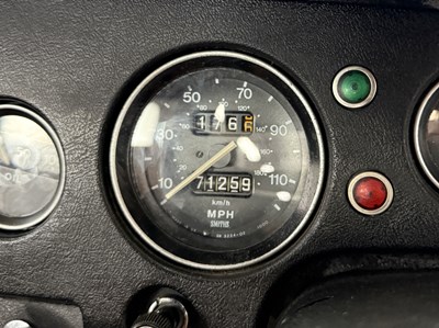 Lot 6 - 1981 MG B LE Roadster