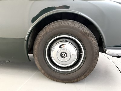 Lot 17 - 1969 Daimler 250