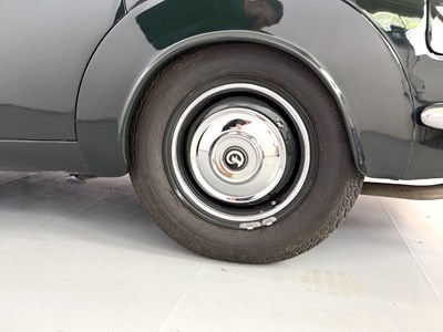 Lot 17 - 1969 Daimler 250