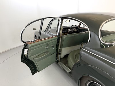 Lot 17 - 1969 Daimler 250