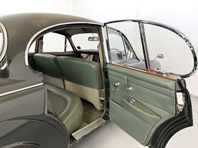 Lot 17 - 1969 Daimler 250