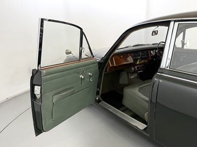 Lot 17 - 1969 Daimler 250