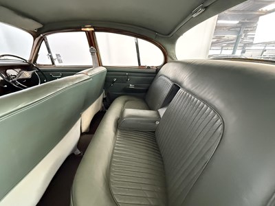 Lot 17 - 1969 Daimler 250