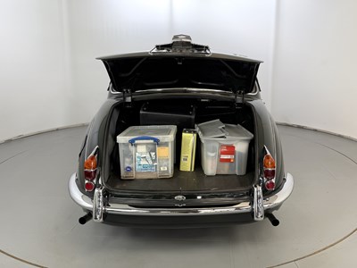 Lot 17 - 1969 Daimler 250