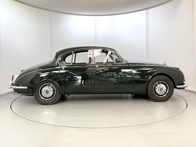 Lot 17 - 1969 Daimler 250