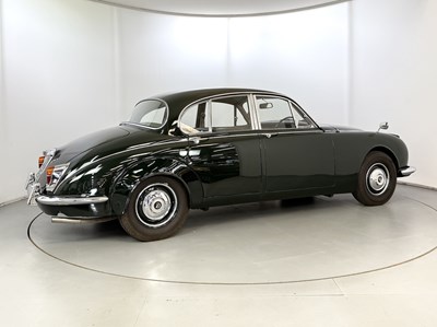 Lot 17 - 1969 Daimler 250