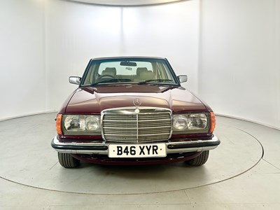 Lot 123 - 1985 Mercedes-Benz 280E