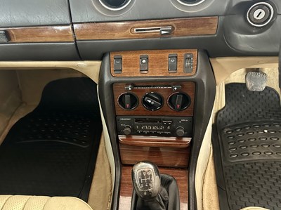 Lot 123 - 1985 Mercedes-Benz 280E