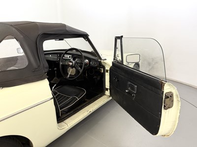 Lot 12 - 1969 MG C