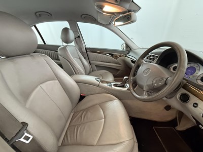 Lot 124 - 2004 Mercedes E320