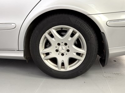 Lot 124 - 2004 Mercedes E320