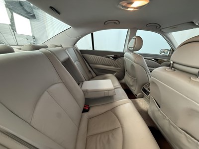 Lot 124 - 2004 Mercedes E320