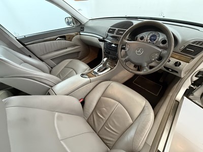 Lot 124 - 2004 Mercedes E320