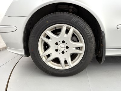 Lot 124 - 2004 Mercedes E320
