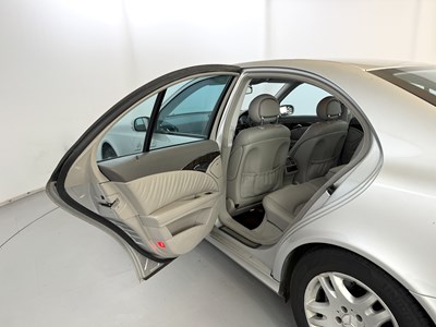 Lot 124 - 2004 Mercedes E320