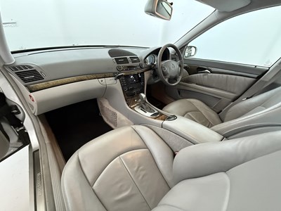 Lot 124 - 2004 Mercedes E320