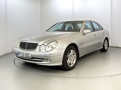 Lot 124 - 2004 Mercedes E320
