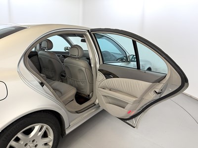 Lot 124 - 2004 Mercedes E320