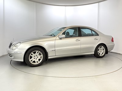 Lot 124 - 2004 Mercedes E320