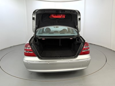 Lot 124 - 2004 Mercedes E320