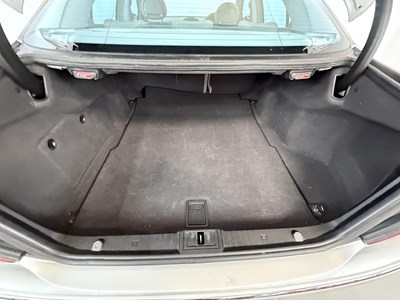 Lot 124 - 2004 Mercedes E320