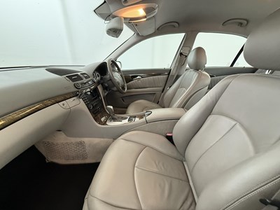 Lot 124 - 2004 Mercedes E320