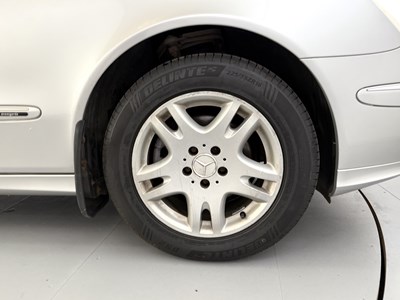 Lot 124 - 2004 Mercedes E320