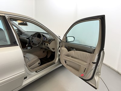 Lot 124 - 2004 Mercedes E320
