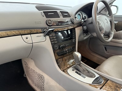 Lot 124 - 2004 Mercedes E320