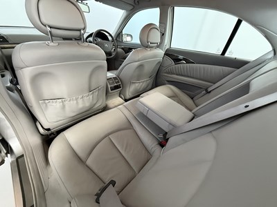 Lot 124 - 2004 Mercedes E320