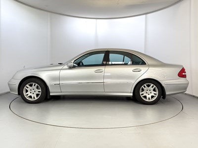 Lot 124 - 2004 Mercedes E320