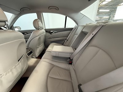 Lot 124 - 2004 Mercedes E320
