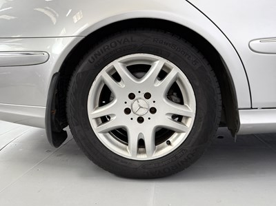 Lot 124 - 2004 Mercedes E320